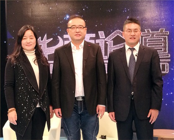 潘总主持人郑总合影