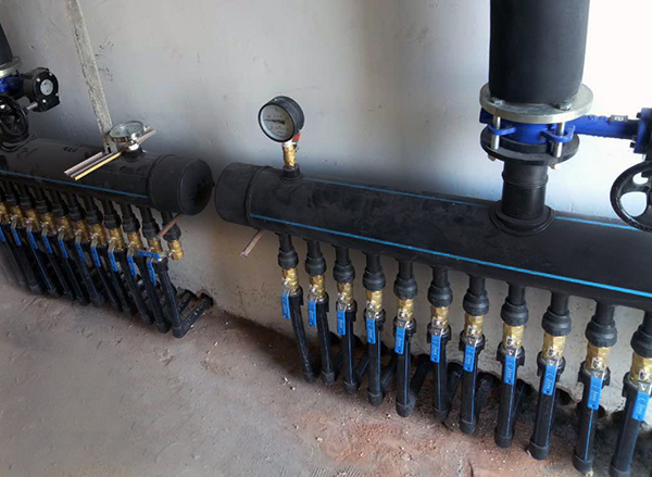 沃富地源热泵施工严格按照规范操作